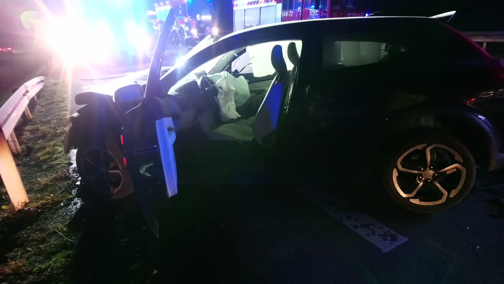 Tragiczny wypadek na DW 403 pod Bierzowem. Nie żyją dwie osoby