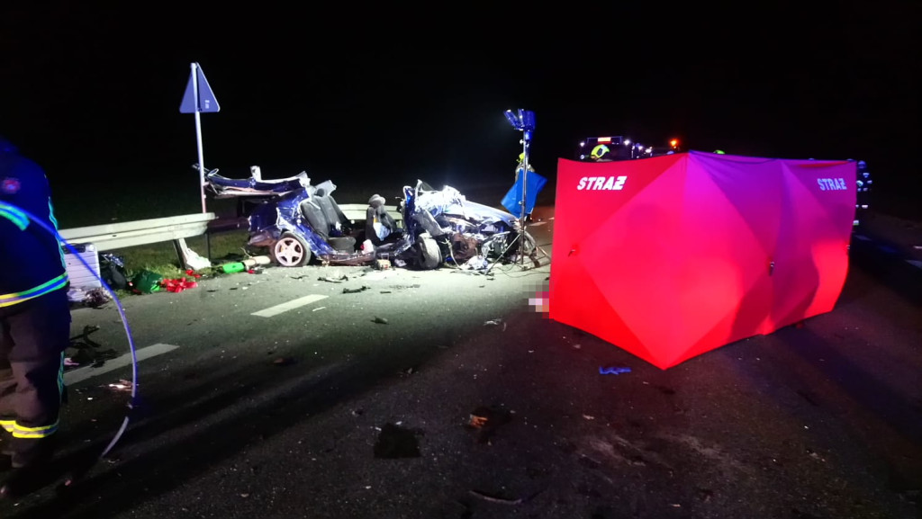 Tragiczny wypadek na DW 403 pod Bierzowem. Nie żyją dwie osoby
