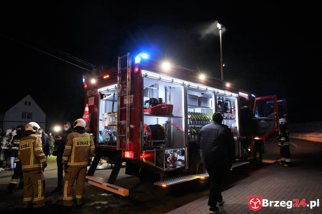 Strażacy ochotnicy ze Zwanowic odebrali nowy wóz bojowy. To nagroda za frekwencję wyborczą