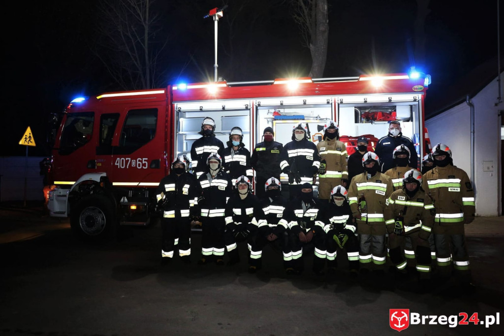 Strażacy ochotnicy ze Zwanowic odebrali nowy wóz bojowy. To nagroda za frekwencję wyborczą