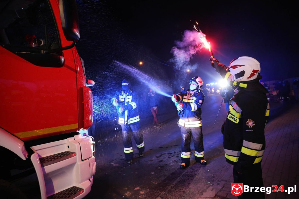 Strażacy ochotnicy ze Zwanowic odebrali nowy wóz bojowy. To nagroda za frekwencję wyborczą