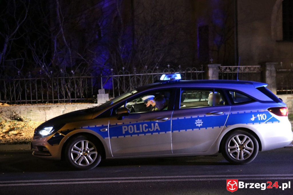 Utrudnienia na DK 39 w Michałowicach. Przewróciła się ciężarówka z ładunkiem kukurydzy