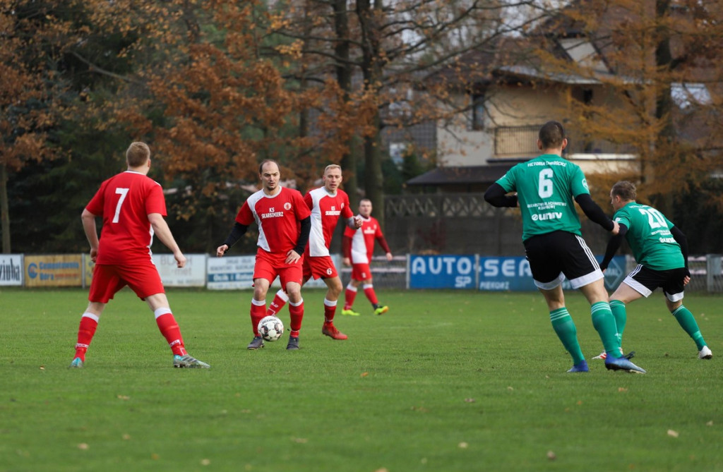 Klasa A zakończyła rundę jesienną. KS Skarbimierz został nowym liderem! [GALERIA z meczu Victoria II Chróścice - KS Skarbimierz]