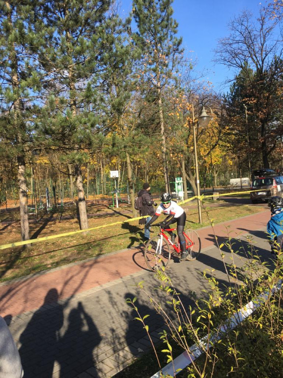 Młodzi kolarze Ziemi Brzeskiej ścigali się na przełajowych trasach w Kędzierzynie-Koźlu