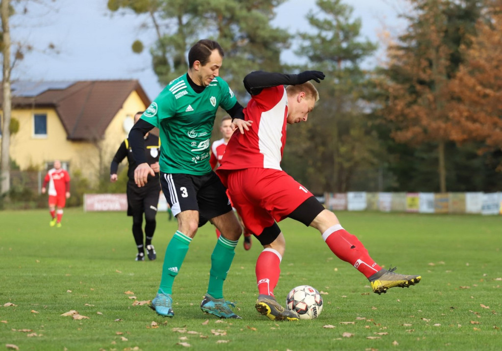 Klasa A zakończyła rundę jesienną. KS Skarbimierz został nowym liderem! [GALERIA z meczu Victoria II Chróścice - KS Skarbimierz]