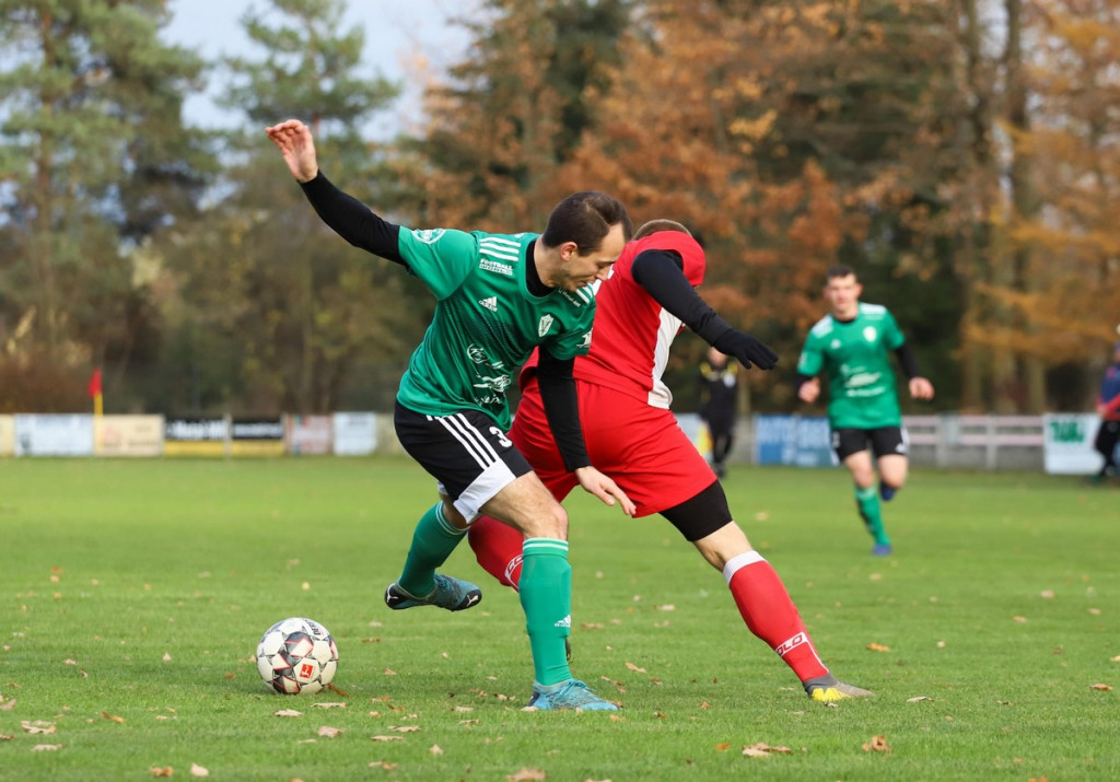 Klasa A zakończyła rundę jesienną. KS Skarbimierz został nowym liderem! [GALERIA z meczu Victoria II Chróścice - KS Skarbimierz]