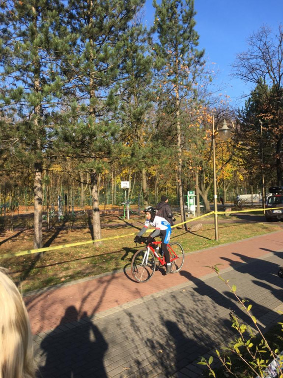 Młodzi kolarze Ziemi Brzeskiej ścigali się na przełajowych trasach w Kędzierzynie-Koźlu