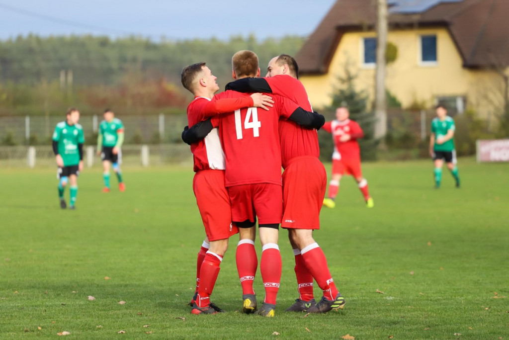 Klasa A zakończyła rundę jesienną. KS Skarbimierz został nowym liderem! [GALERIA z meczu Victoria II Chróścice - KS Skarbimierz]