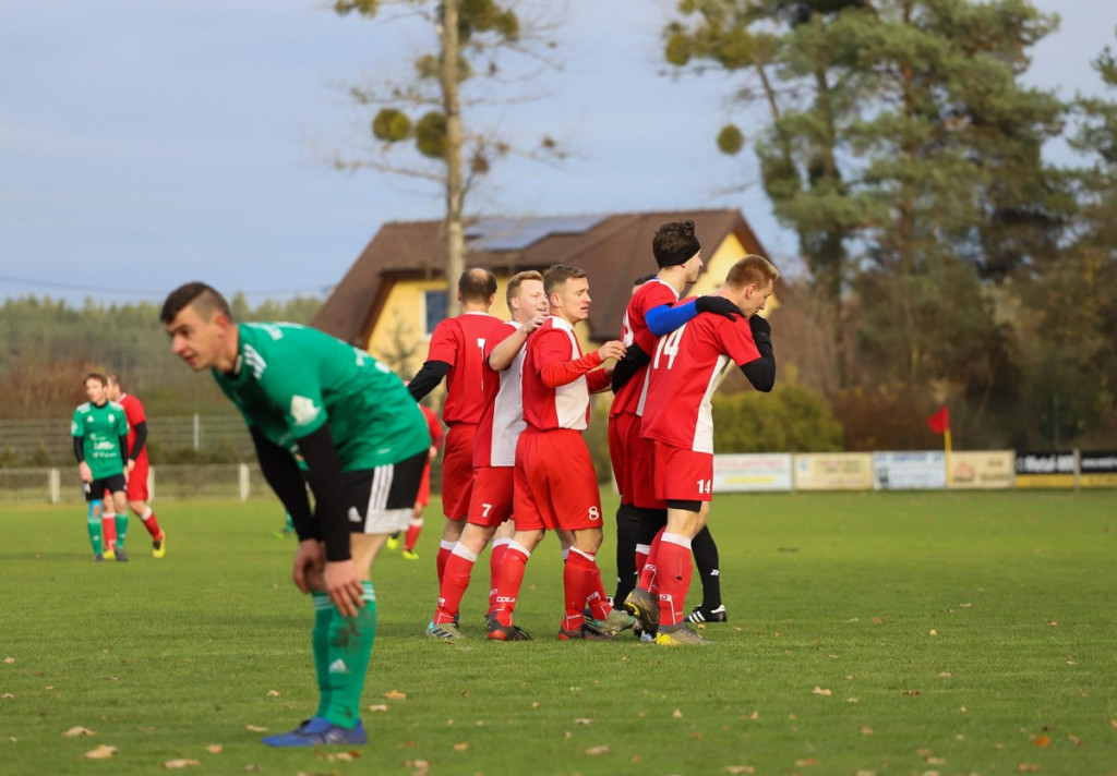 Klasa A zakończyła rundę jesienną. KS Skarbimierz został nowym liderem! [GALERIA z meczu Victoria II Chróścice - KS Skarbimierz]