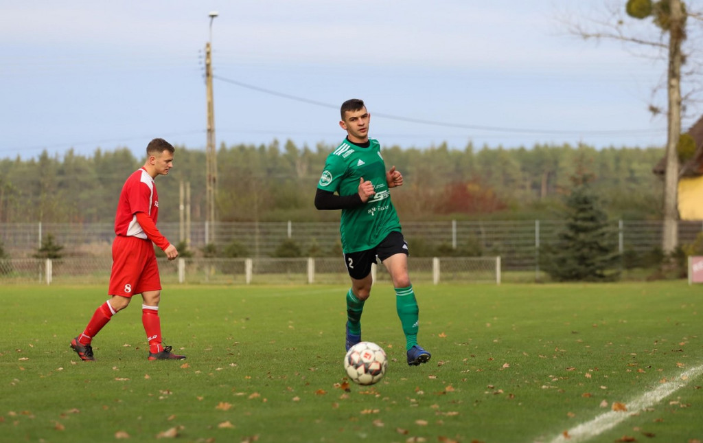 Klasa A zakończyła rundę jesienną. KS Skarbimierz został nowym liderem! [GALERIA z meczu Victoria II Chróścice - KS Skarbimierz]