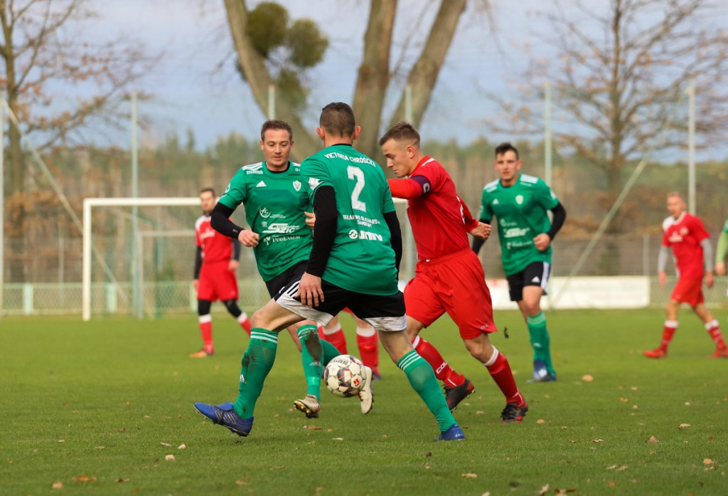 Klasa A zakończyła rundę jesienną. KS Skarbimierz został nowym liderem! [GALERIA z meczu Victoria II Chróścice - KS Skarbimierz]