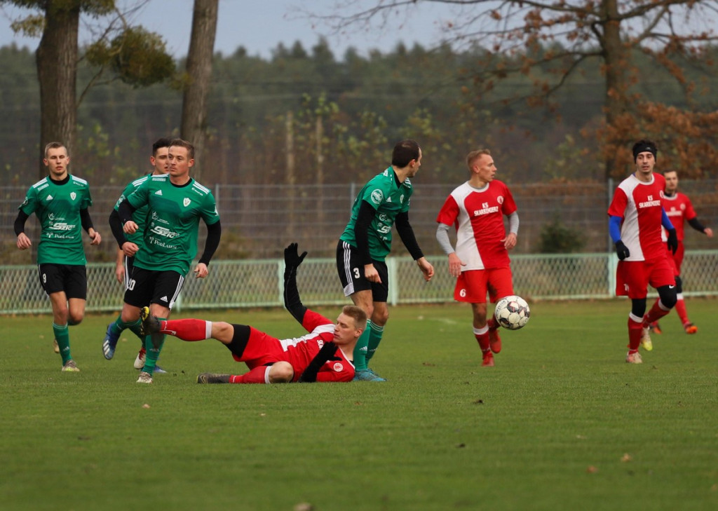Klasa A zakończyła rundę jesienną. KS Skarbimierz został nowym liderem! [GALERIA z meczu Victoria II Chróścice - KS Skarbimierz]