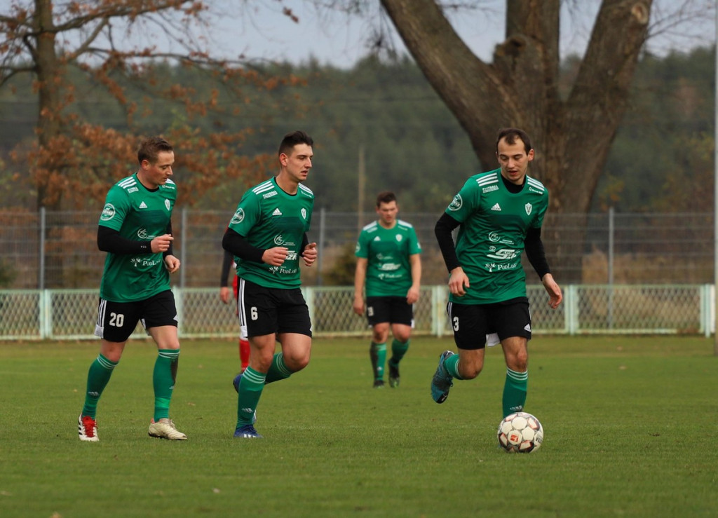 Klasa A zakończyła rundę jesienną. KS Skarbimierz został nowym liderem! [GALERIA z meczu Victoria II Chróścice - KS Skarbimierz]