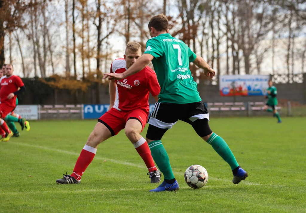 Klasa A zakończyła rundę jesienną. KS Skarbimierz został nowym liderem! [GALERIA z meczu Victoria II Chróścice - KS Skarbimierz]