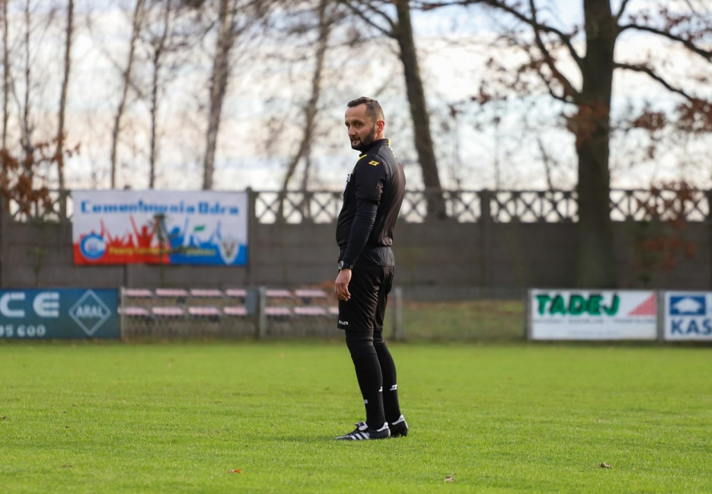 Klasa A zakończyła rundę jesienną. KS Skarbimierz został nowym liderem! [GALERIA z meczu Victoria II Chróścice - KS Skarbimierz]