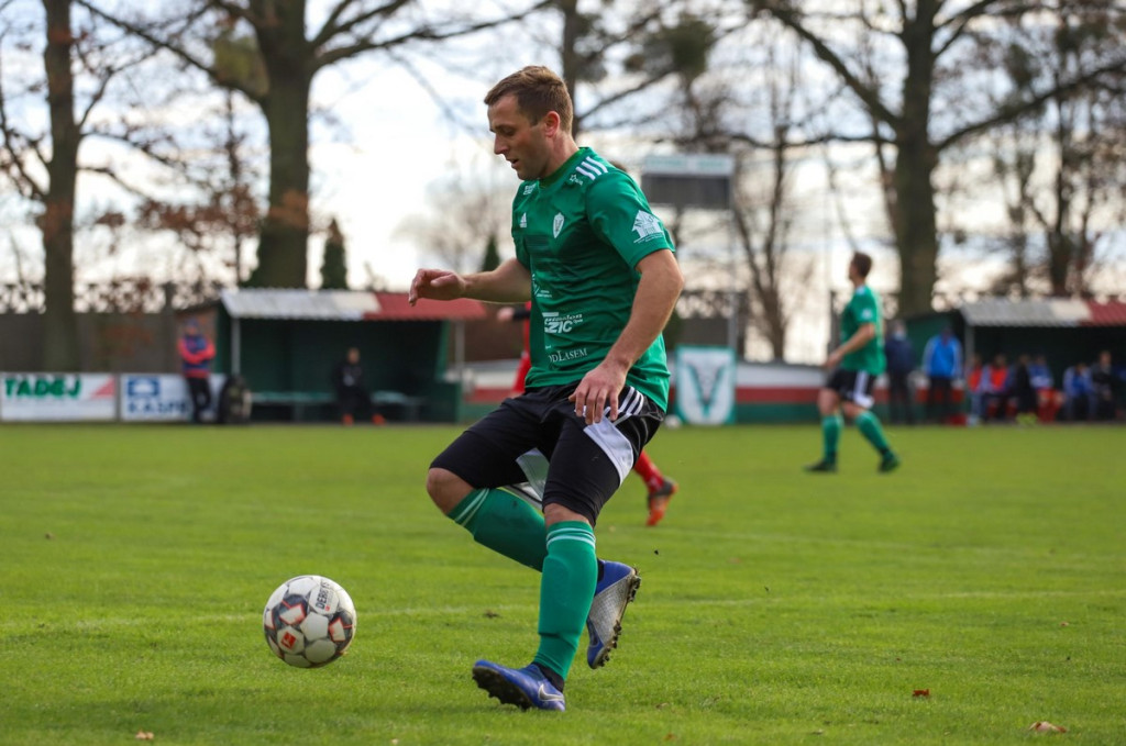 Klasa A zakończyła rundę jesienną. KS Skarbimierz został nowym liderem! [GALERIA z meczu Victoria II Chróścice - KS Skarbimierz]