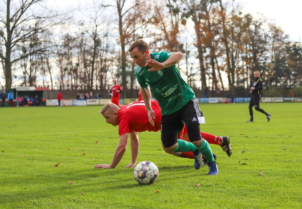 Klasa A zakończyła rundę jesienną. KS Skarbimierz został nowym liderem! [GALERIA z meczu Victoria II Chróścice - KS Skarbimierz]
