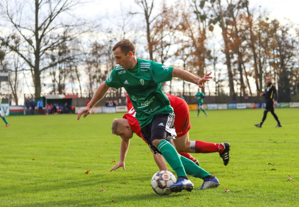 Klasa A zakończyła rundę jesienną. KS Skarbimierz został nowym liderem! [GALERIA z meczu Victoria II Chróścice - KS Skarbimierz]