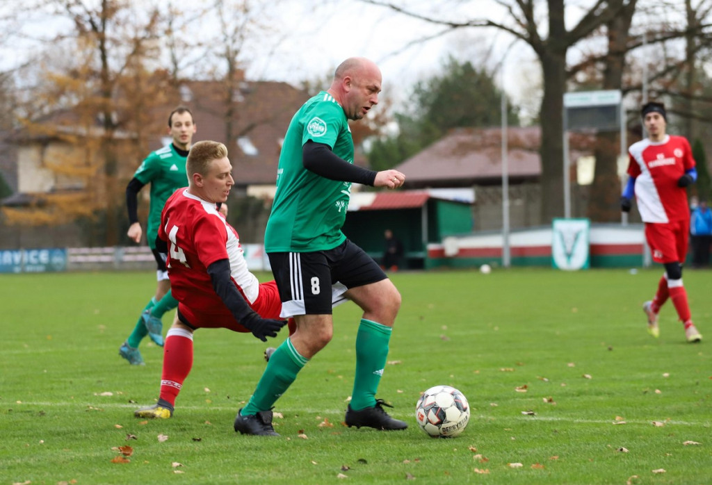 Klasa A zakończyła rundę jesienną. KS Skarbimierz został nowym liderem! [GALERIA z meczu Victoria II Chróścice - KS Skarbimierz]