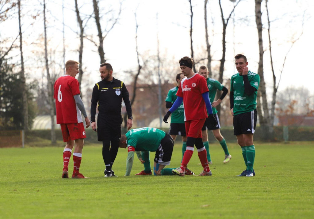 Klasa A zakończyła rundę jesienną. KS Skarbimierz został nowym liderem! [GALERIA z meczu Victoria II Chróścice - KS Skarbimierz]