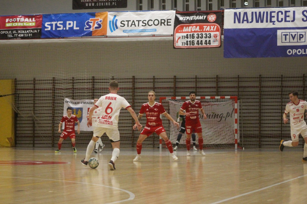 Fatalna porażka w derbach. Trener Fit-Morning Gredaru Brzeg zwolniony po meczu przeciwko Dremanowi Opole Komprachcice [GALERIA]