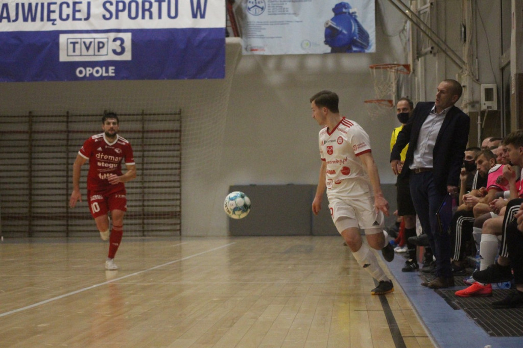 Fatalna porażka w derbach. Trener Fit-Morning Gredaru Brzeg zwolniony po meczu przeciwko Dremanowi Opole Komprachcice [GALERIA]