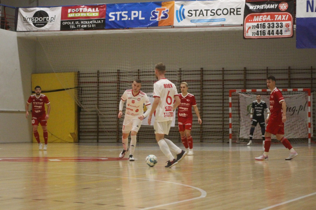 Fatalna porażka w derbach. Trener Fit-Morning Gredaru Brzeg zwolniony po meczu przeciwko Dremanowi Opole Komprachcice [GALERIA]