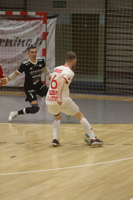 Fatalna porażka w derbach. Trener Fit-Morning Gredaru Brzeg zwolniony po meczu przeciwko Dremanowi Opole Komprachcice [GALERIA]