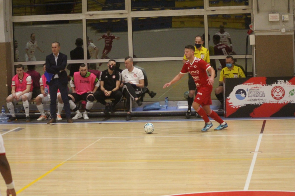 Fatalna porażka w derbach. Trener Fit-Morning Gredaru Brzeg zwolniony po meczu przeciwko Dremanowi Opole Komprachcice [GALERIA]