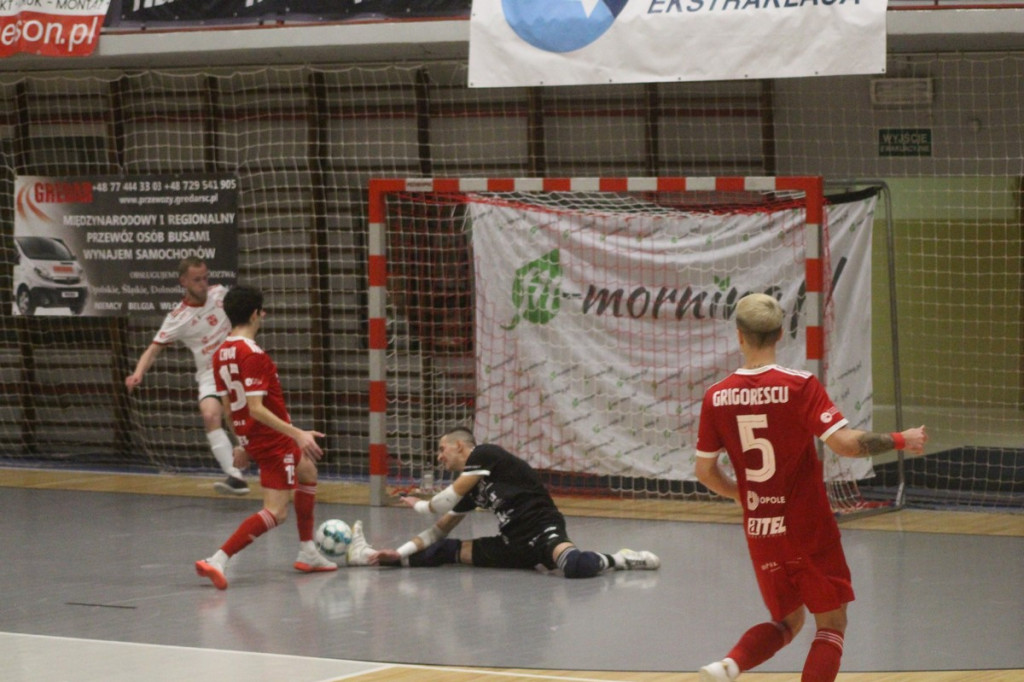 Fatalna porażka w derbach. Trener Fit-Morning Gredaru Brzeg zwolniony po meczu przeciwko Dremanowi Opole Komprachcice [GALERIA]