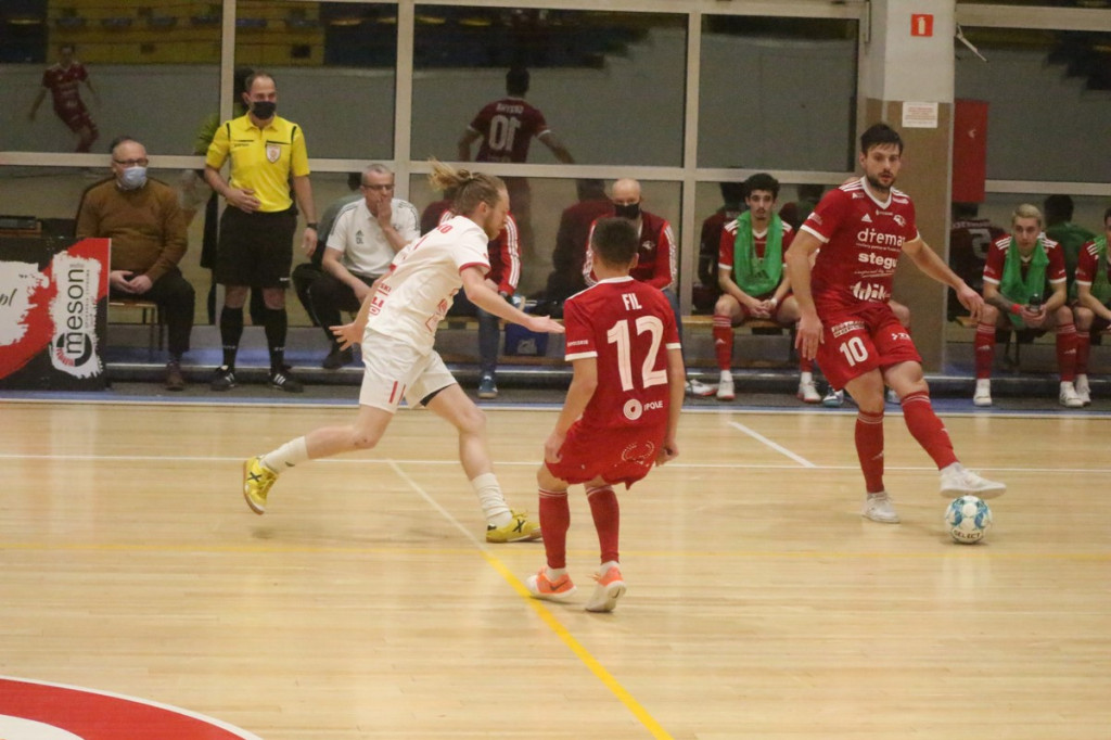 Fatalna porażka w derbach. Trener Fit-Morning Gredaru Brzeg zwolniony po meczu przeciwko Dremanowi Opole Komprachcice [GALERIA]