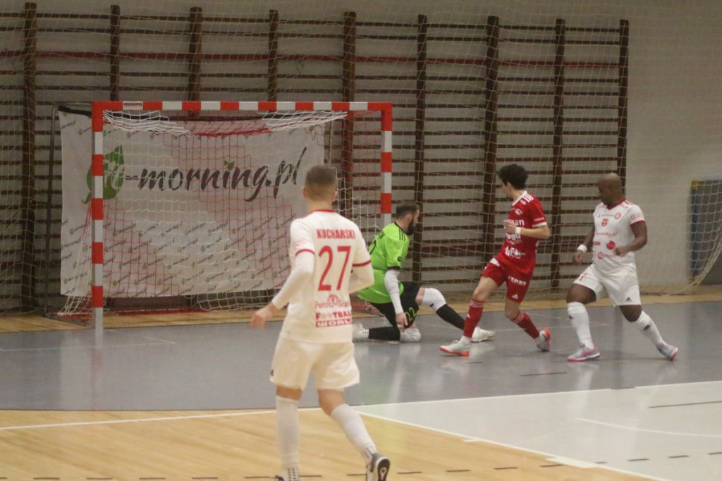 Fatalna porażka w derbach. Trener Fit-Morning Gredaru Brzeg zwolniony po meczu przeciwko Dremanowi Opole Komprachcice [GALERIA]