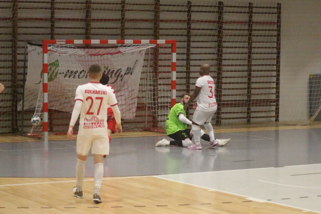 Fatalna porażka w derbach. Trener Fit-Morning Gredaru Brzeg zwolniony po meczu przeciwko Dremanowi Opole Komprachcice [GALERIA]