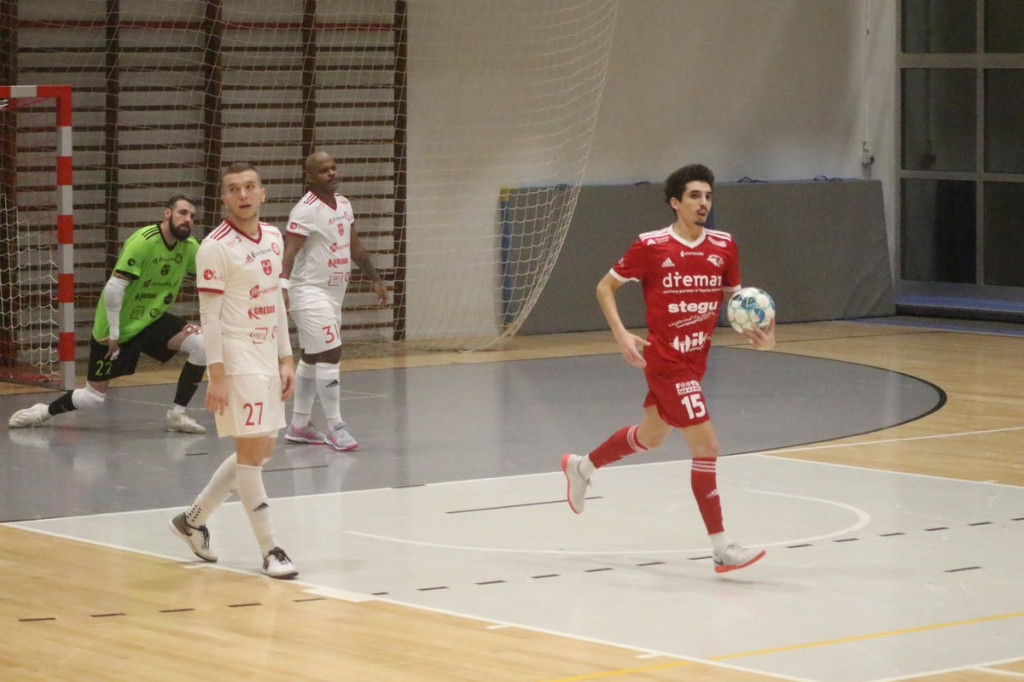 Fatalna porażka w derbach. Trener Fit-Morning Gredaru Brzeg zwolniony po meczu przeciwko Dremanowi Opole Komprachcice [GALERIA]