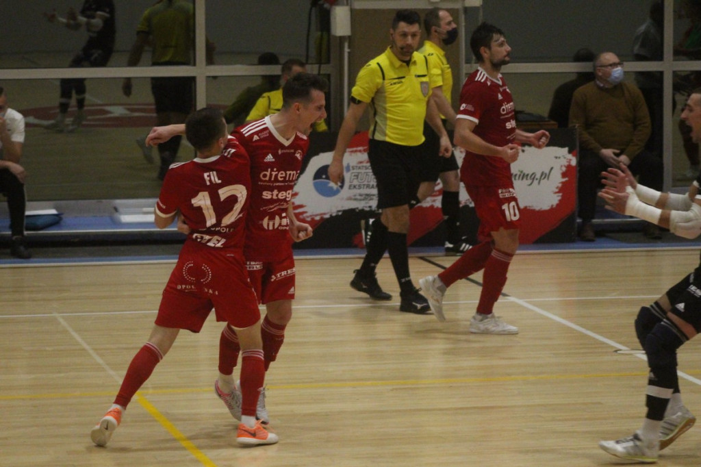 Fatalna porażka w derbach. Trener Fit-Morning Gredaru Brzeg zwolniony po meczu przeciwko Dremanowi Opole Komprachcice [GALERIA]