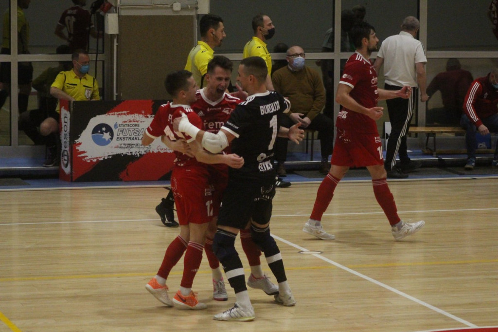 Fatalna porażka w derbach. Trener Fit-Morning Gredaru Brzeg zwolniony po meczu przeciwko Dremanowi Opole Komprachcice [GALERIA]