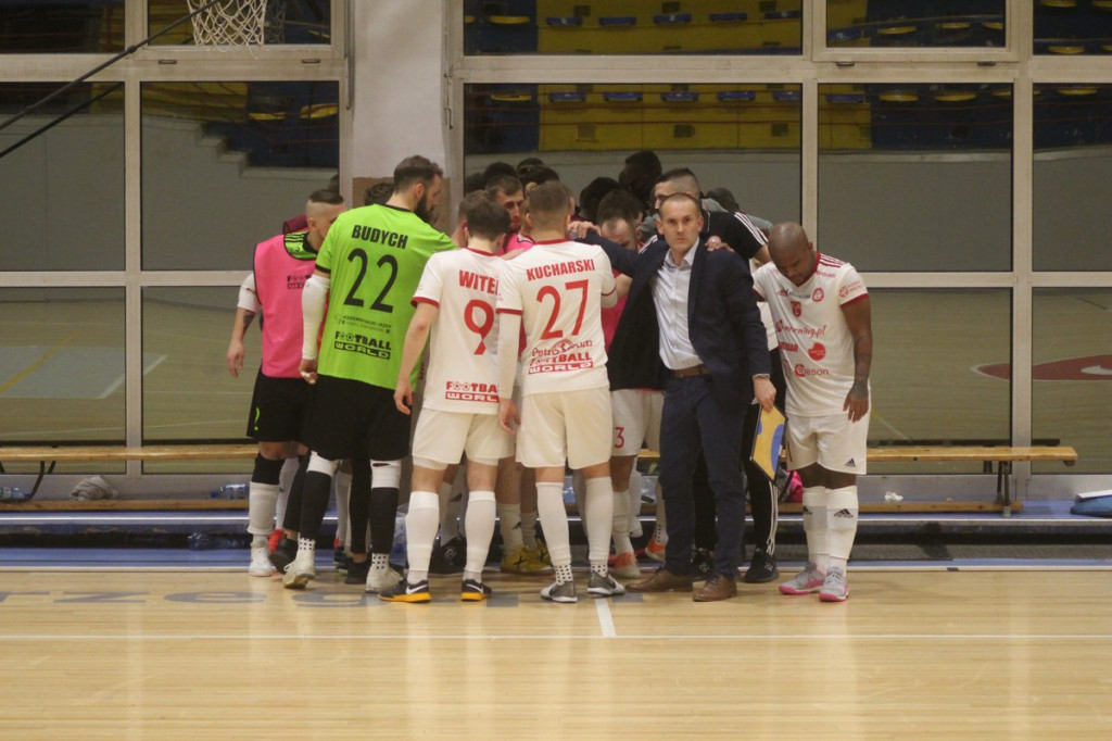 Fatalna porażka w derbach. Trener Fit-Morning Gredaru Brzeg zwolniony po meczu przeciwko Dremanowi Opole Komprachcice [GALERIA]