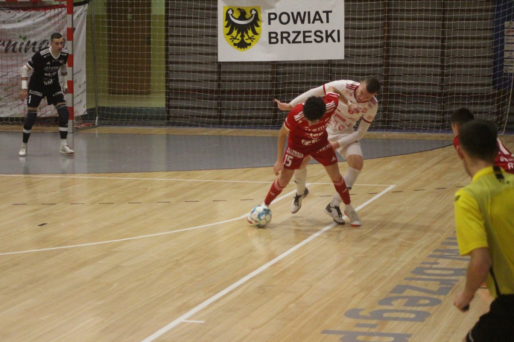 Fatalna porażka w derbach. Trener Fit-Morning Gredaru Brzeg zwolniony po meczu przeciwko Dremanowi Opole Komprachcice [GALERIA]