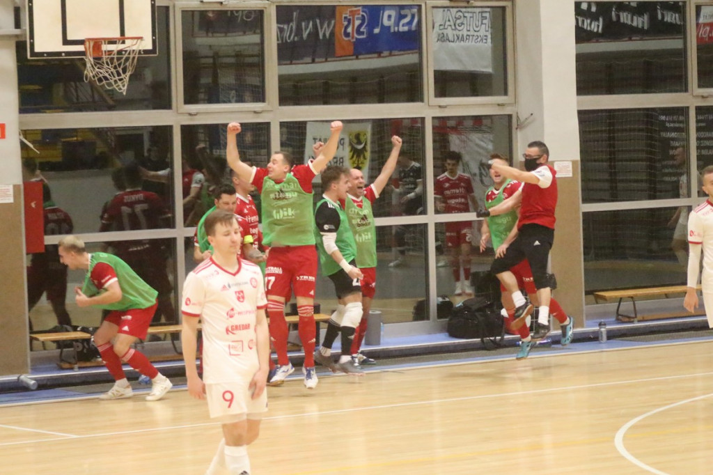 Fatalna porażka w derbach. Trener Fit-Morning Gredaru Brzeg zwolniony po meczu przeciwko Dremanowi Opole Komprachcice [GALERIA]