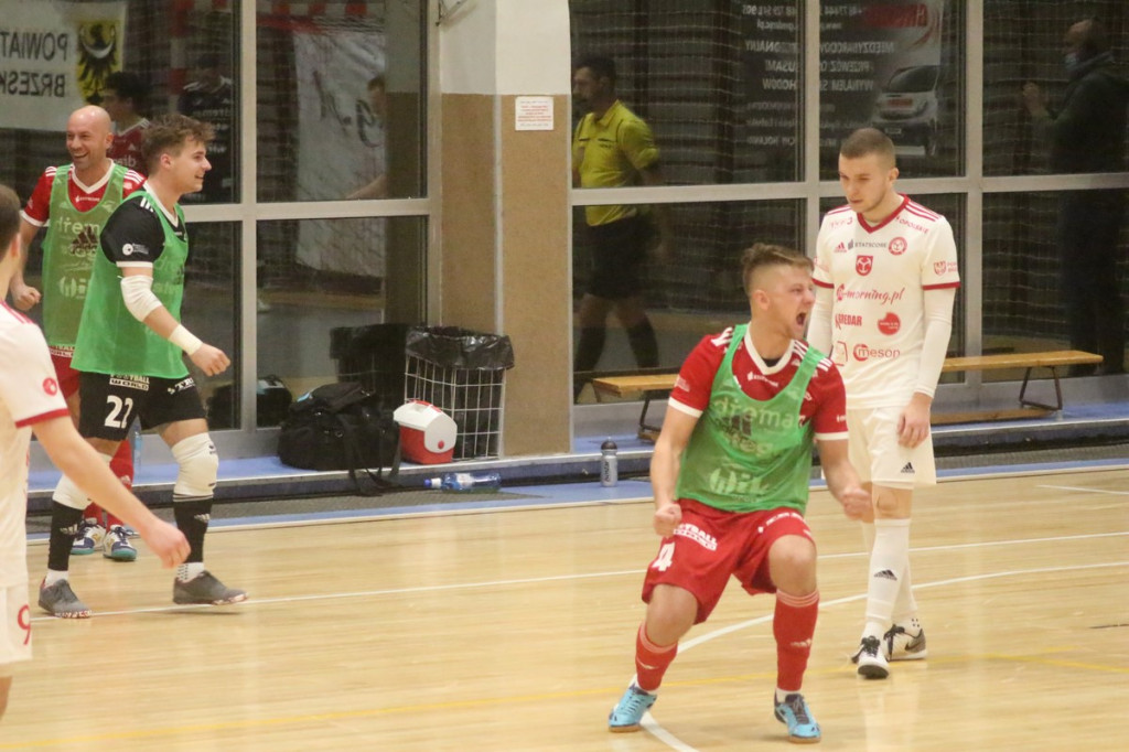 Fatalna porażka w derbach. Trener Fit-Morning Gredaru Brzeg zwolniony po meczu przeciwko Dremanowi Opole Komprachcice [GALERIA]