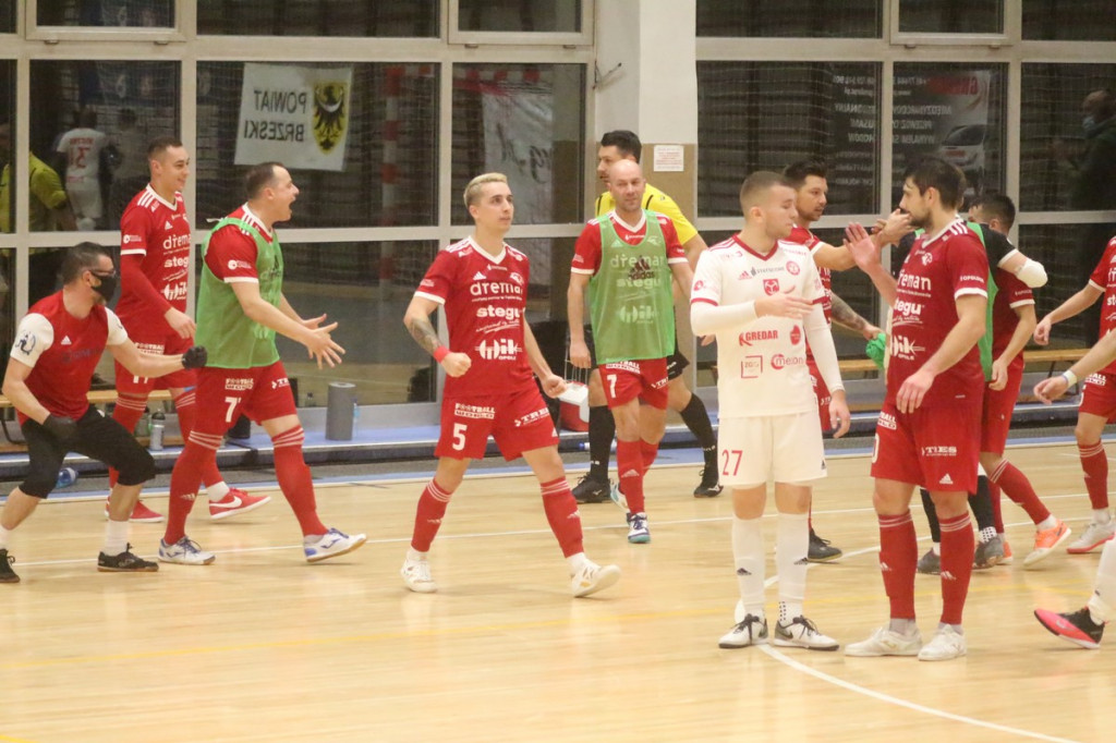 Fatalna porażka w derbach. Trener Fit-Morning Gredaru Brzeg zwolniony po meczu przeciwko Dremanowi Opole Komprachcice [GALERIA]