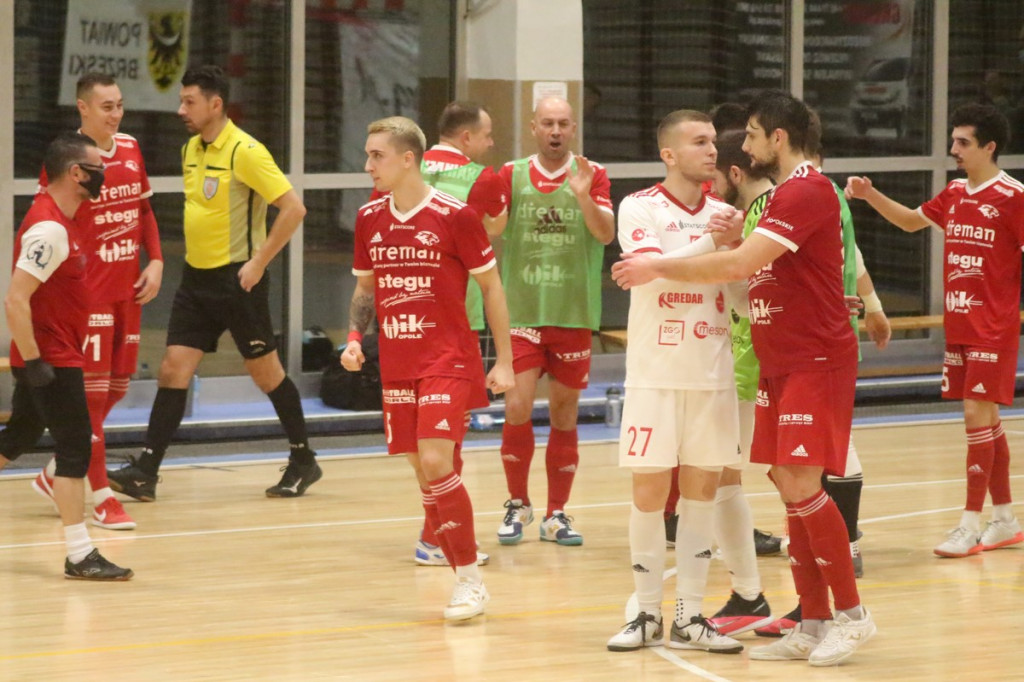 Fatalna porażka w derbach. Trener Fit-Morning Gredaru Brzeg zwolniony po meczu przeciwko Dremanowi Opole Komprachcice [GALERIA]