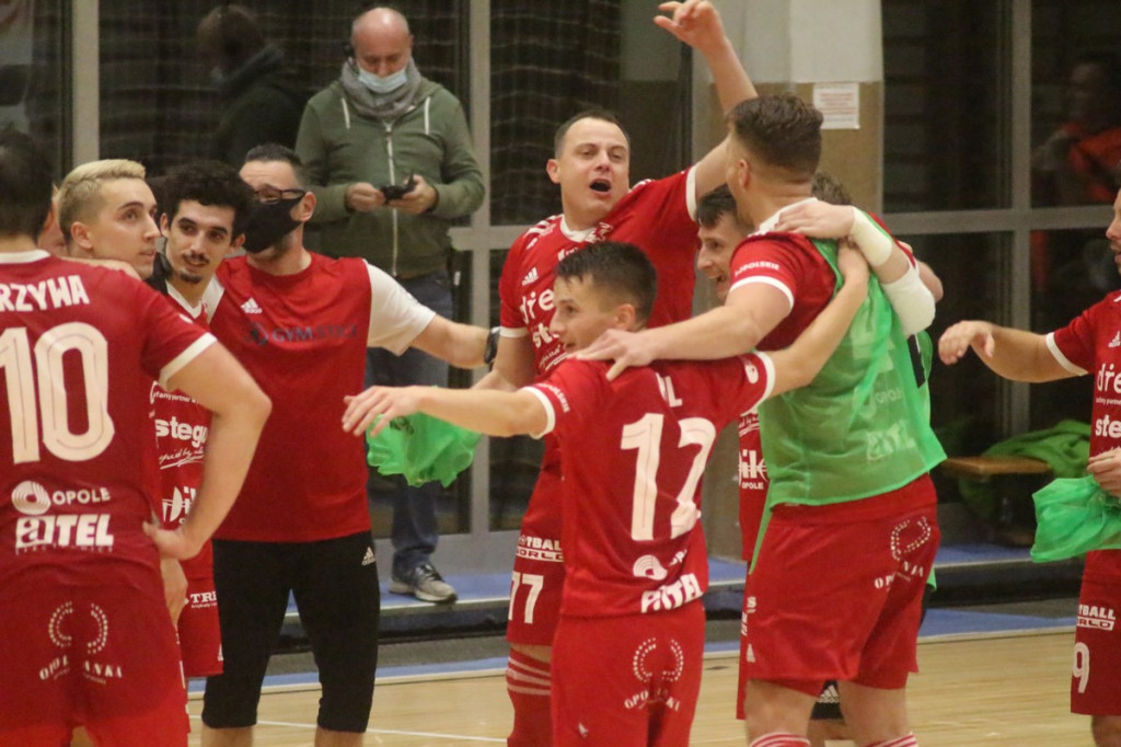 Fatalna porażka w derbach. Trener Fit-Morning Gredaru Brzeg zwolniony po meczu przeciwko Dremanowi Opole Komprachcice [GALERIA]