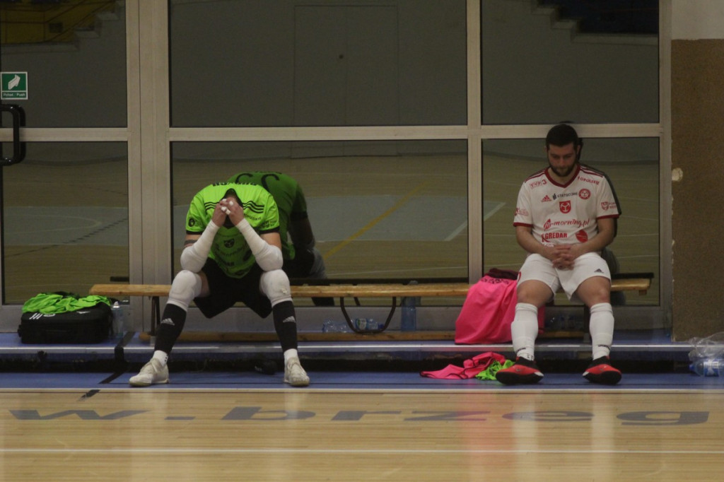 Fatalna porażka w derbach. Trener Fit-Morning Gredaru Brzeg zwolniony po meczu przeciwko Dremanowi Opole Komprachcice [GALERIA]