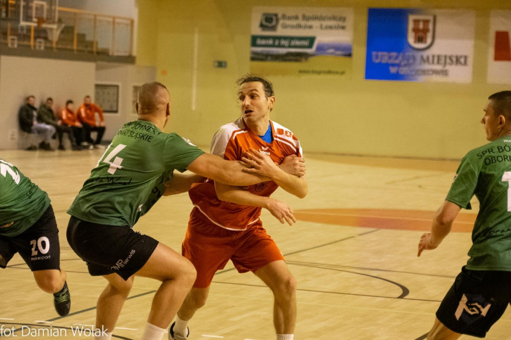 Olimp Grodków kontra SPR Bór Joynext Oborniki Śląskie. O podziale punktów zdecydowały rzuty karne