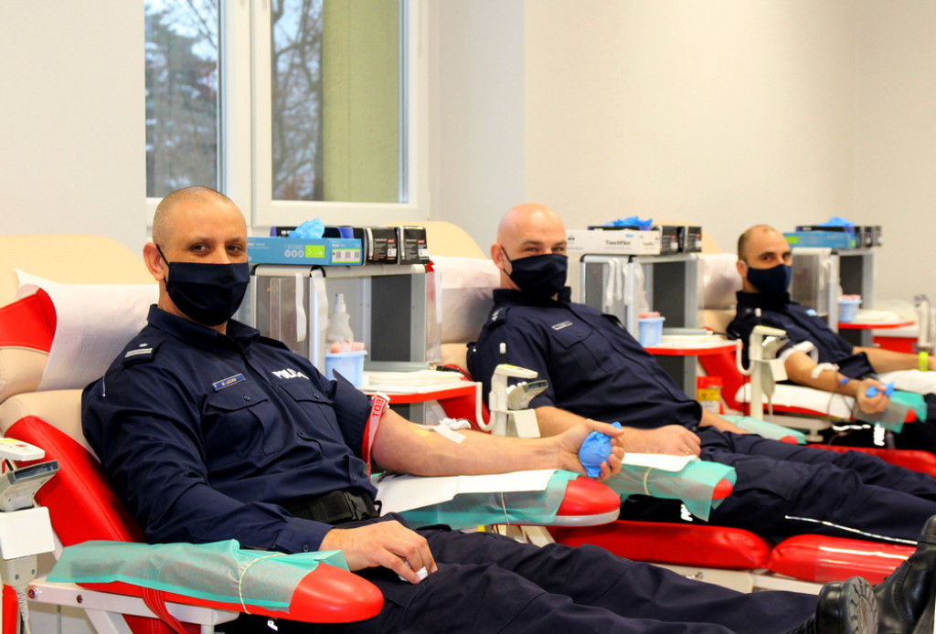 Policjanci z Brzegu i Grodkowa oddali krew w ramach ogólnopolskiej akcji