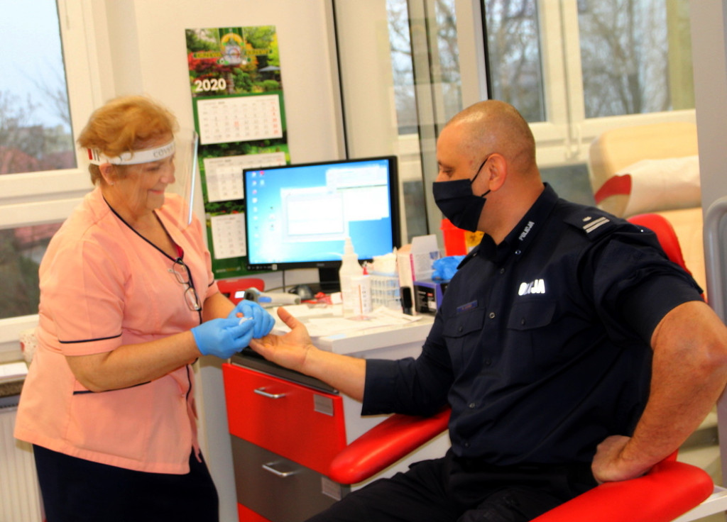 Policjanci z Brzegu i Grodkowa oddali krew w ramach ogólnopolskiej akcji