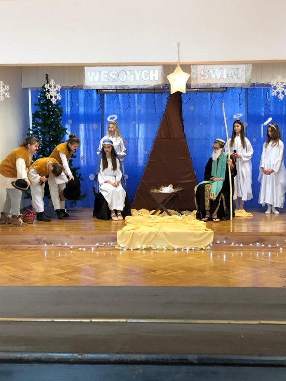 W grudniową, cudną noc przybyło Boże Dziecię...