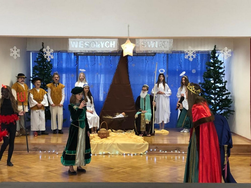 W grudniową, cudną noc przybyło Boże Dziecię...