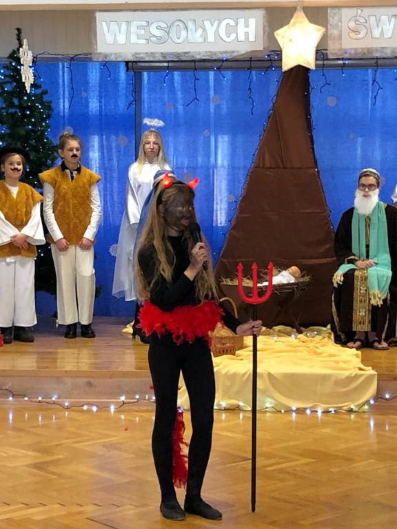 W grudniową, cudną noc przybyło Boże Dziecię...